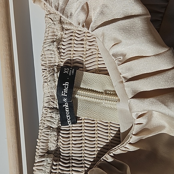 Abercrombie & Fitch Gold Satin Blouse long sleeve rouched sleeves - Picture 4 of 12